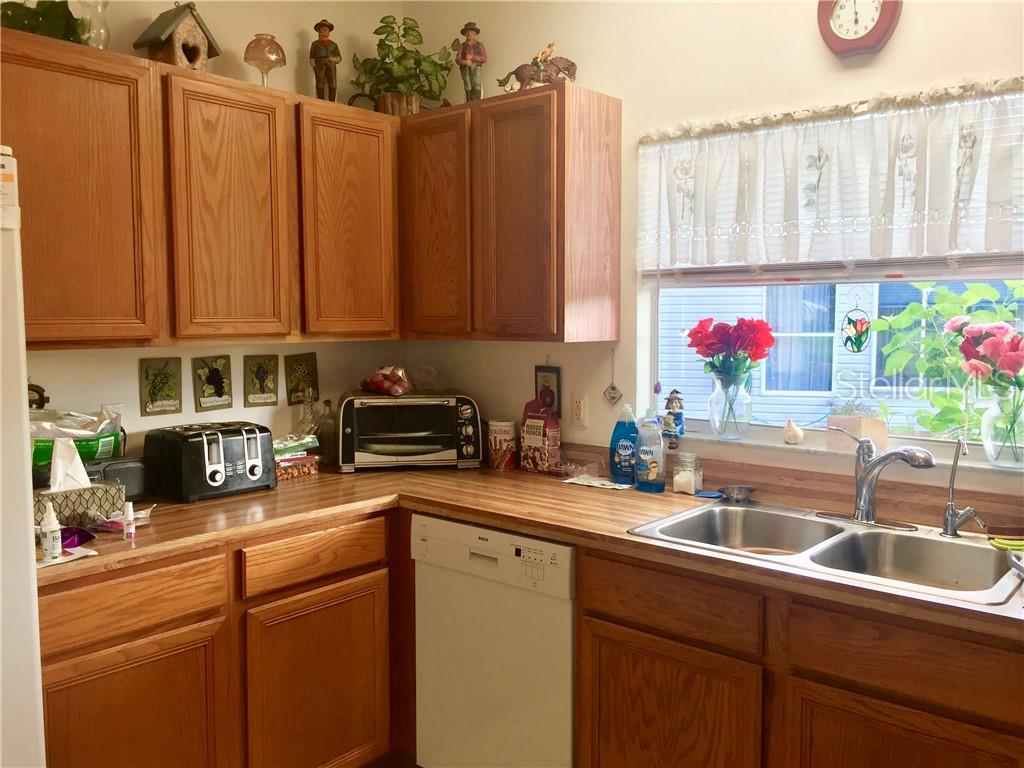 LOTS OF CABINETS FOR STORAGE IN KITCHEN
