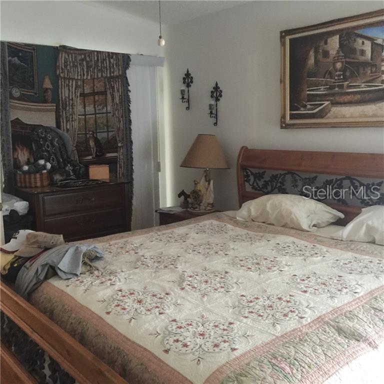 LARGE MASTER BEDROOM