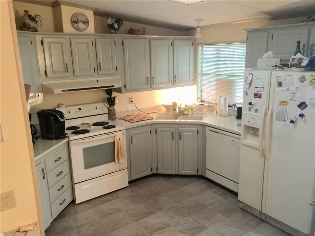 SPACIOUS KITCHEN