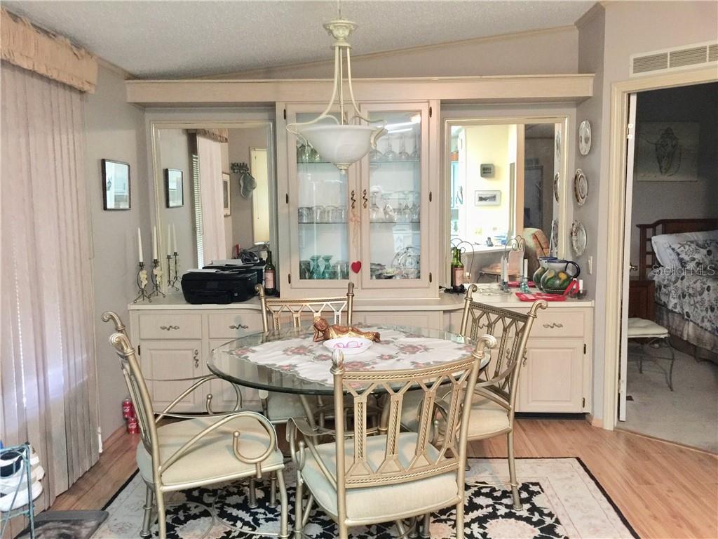 LARGE DINING ROOM AREA
