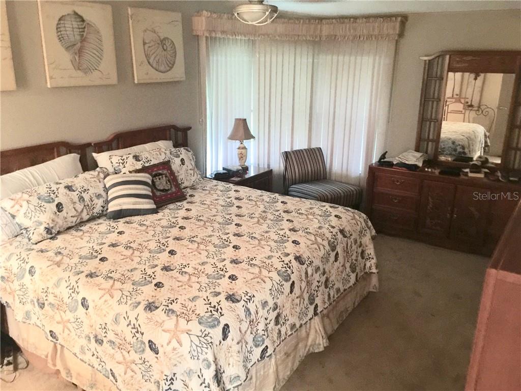 LARGE MASTER BEDROOM
