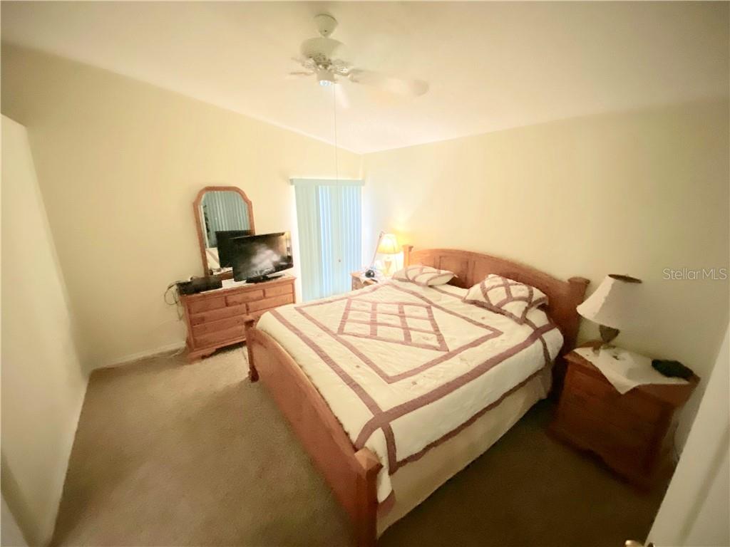 LARGE MASTER BEDROOM