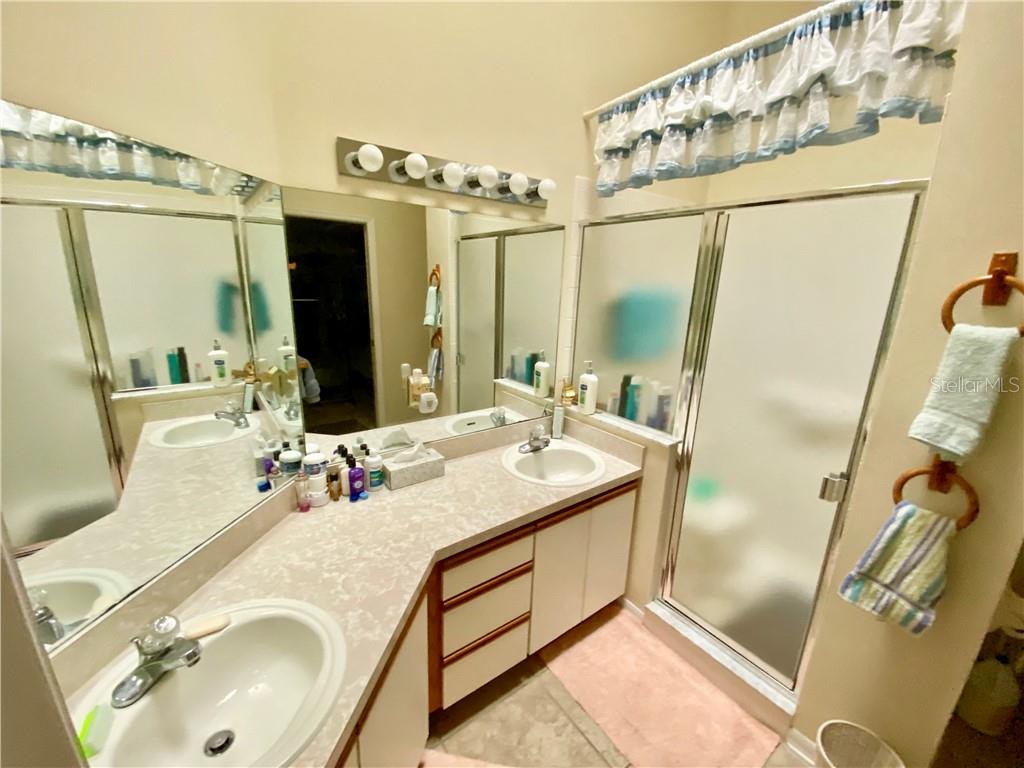 DOUBLE VANITY IN MASTER BATH
