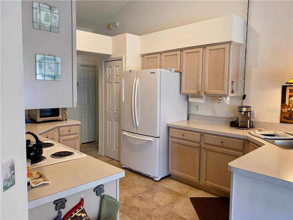 FRENCH DOOR REFRIGERATOR