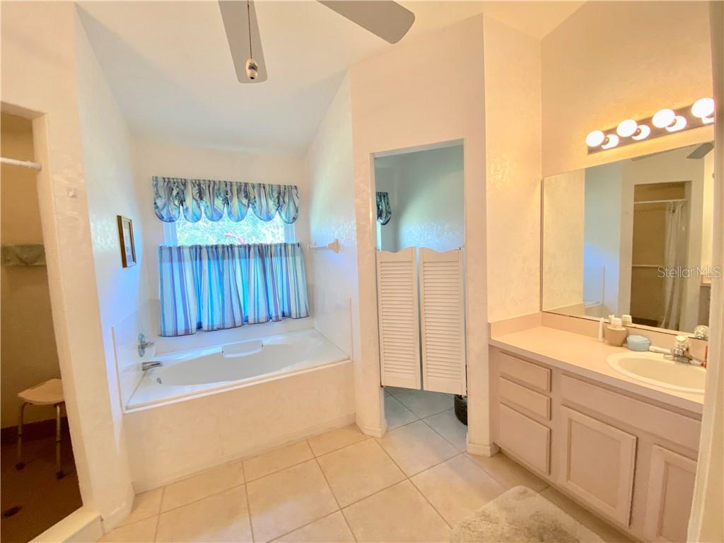 LARGE SOAKING TUB AND HIS VANITY