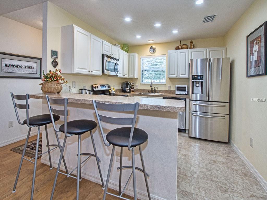 Eat at counter. Communicate with guests thanks to open floorplan