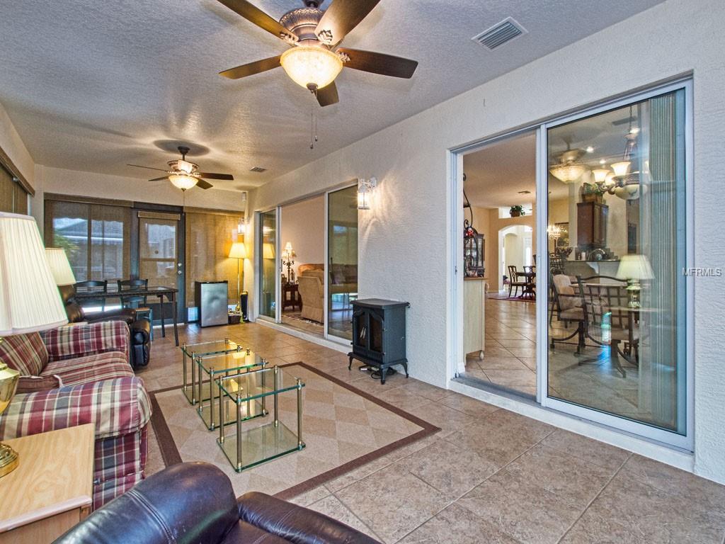 Convenient connection to living space and Lanai
