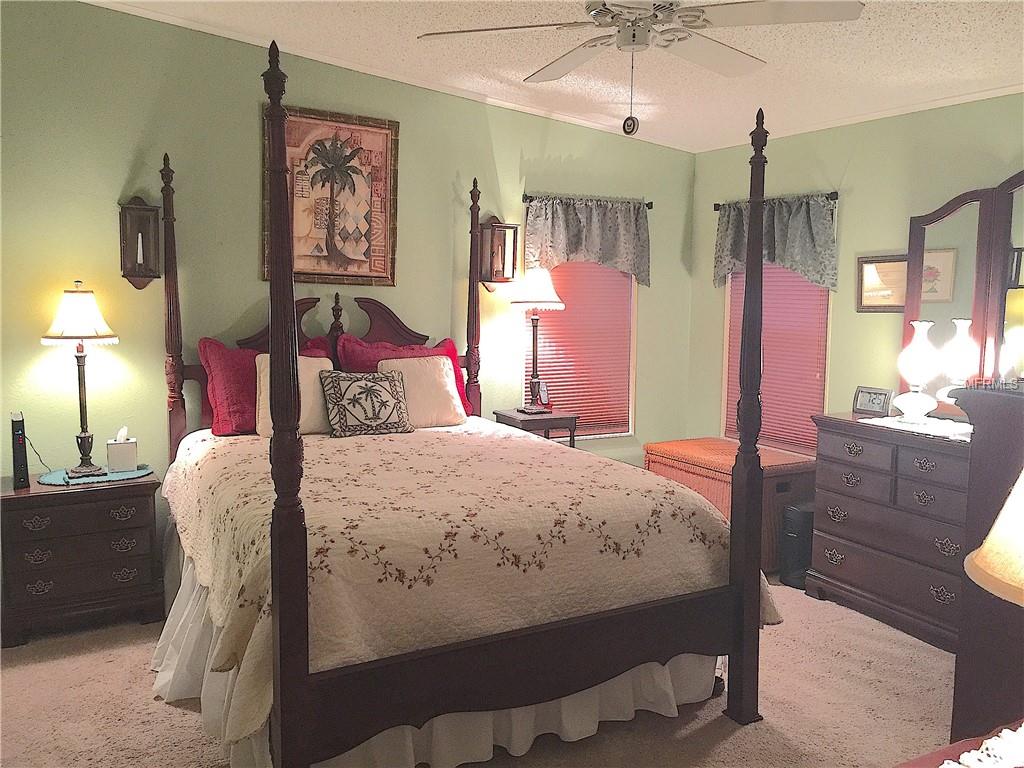 LARGE MASTER BEDROOM