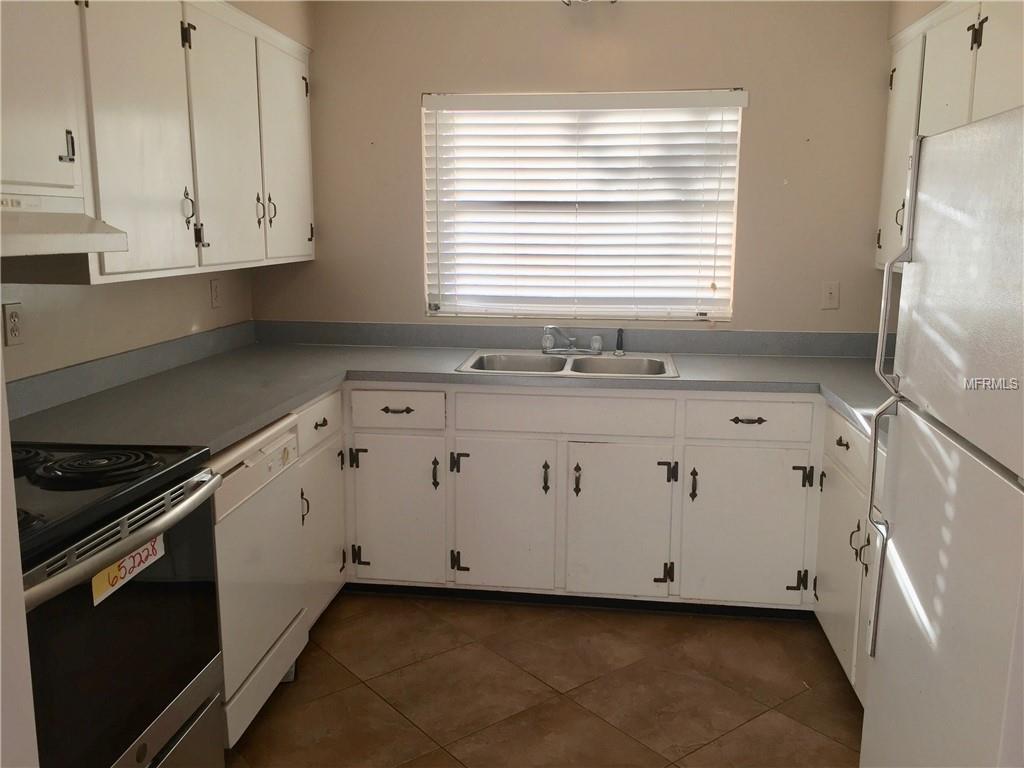 LOTS OF CABINET AND COUNTERTOP AREAS