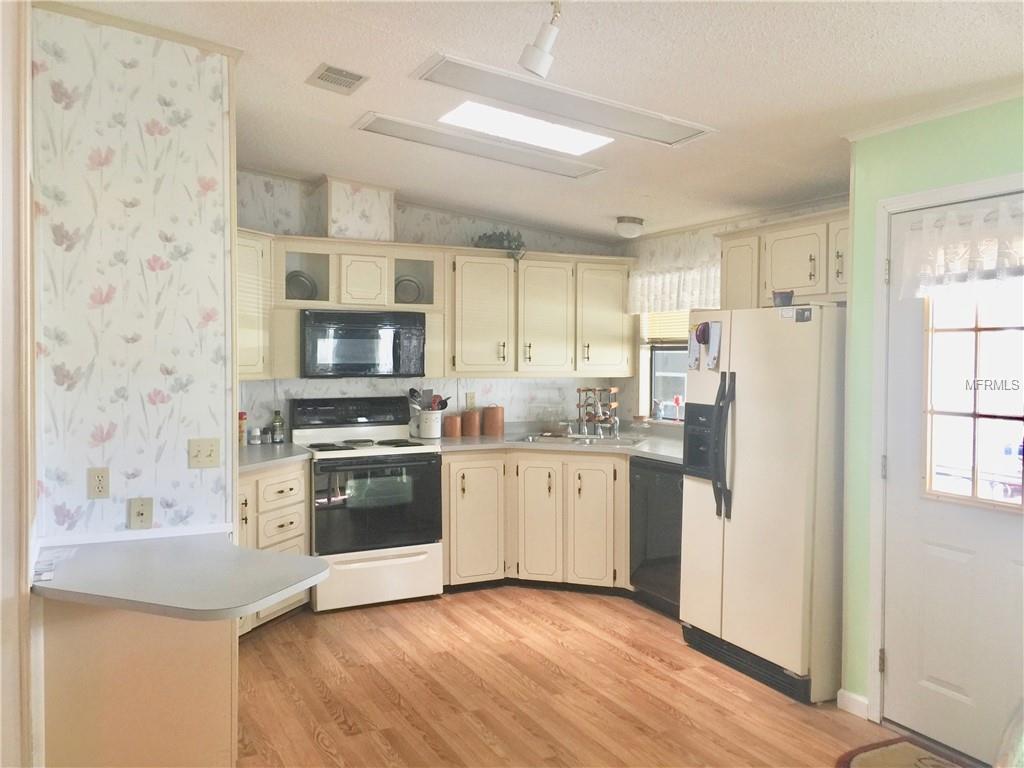 SKYLIGHT IN KITCHEN FOR LOTS OF NATURAL LIGHTING