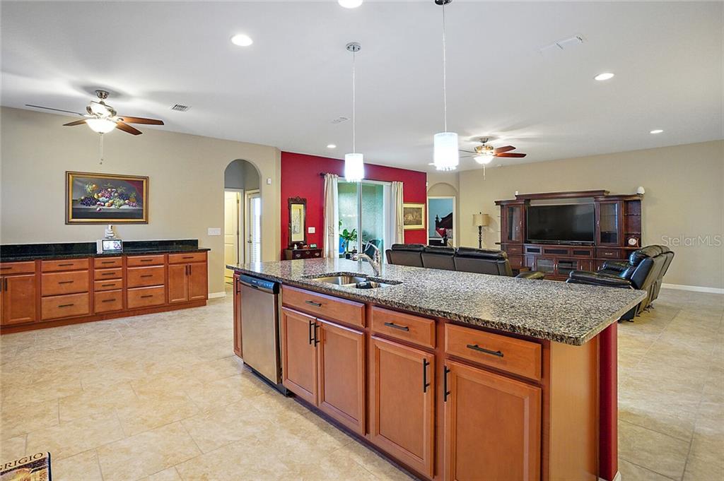 More than one chef in the family? Not a problem, there is plenty of room for two! Gorgeous island so you can watch TV, attend to company, or keep an eye on the kids, all while cooking up a storm!