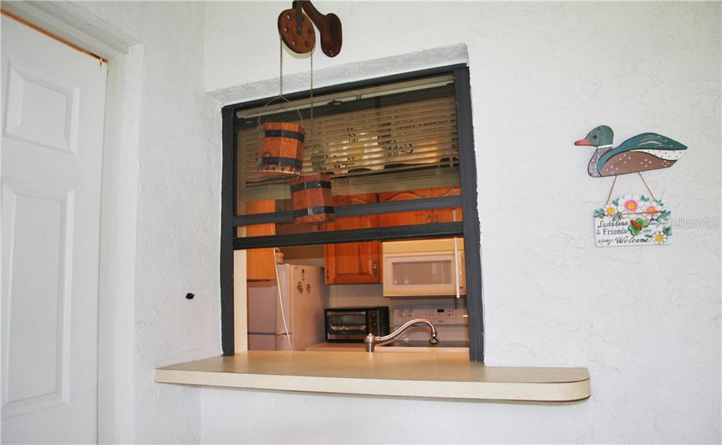 You gotta love this this opening to serve drinks and enjoy your in/out space.