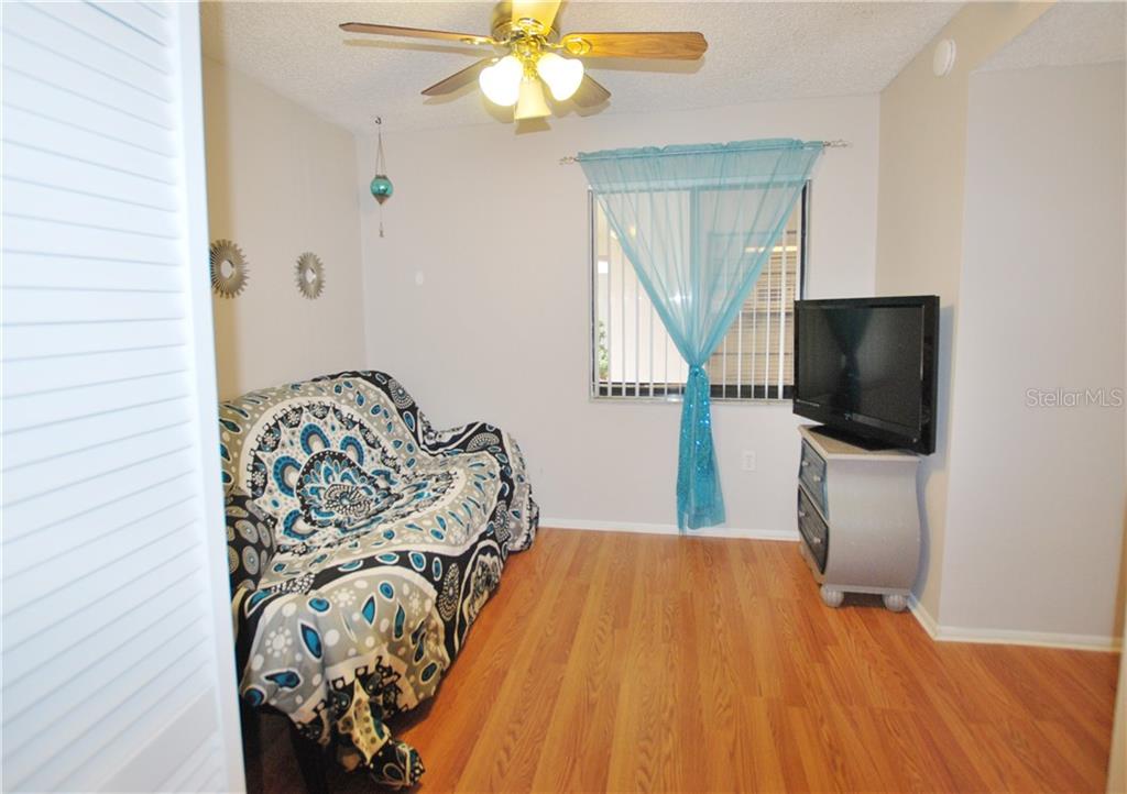 Cute 2nd bedroom, which would also work as a Home Office.