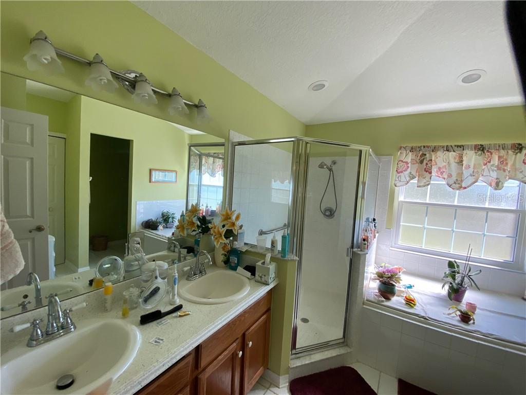 DOUBLE VANITY IN THE MASTER BATH