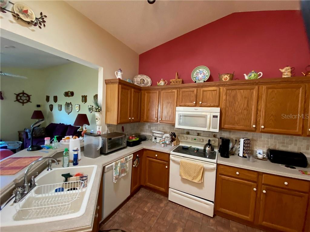 BEAUTIFUL KITCHEN LOOKING INTO FAMILY ROOM