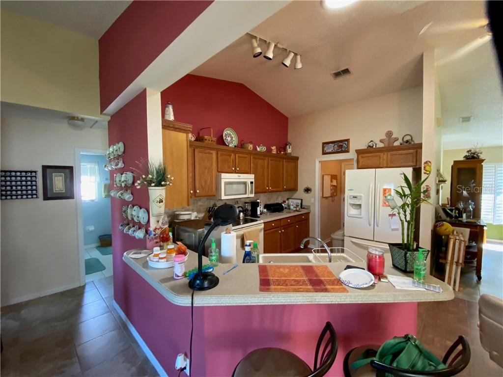 BEAUTIFUL POURED STONE COUNTERTOPS IN KITCHEN