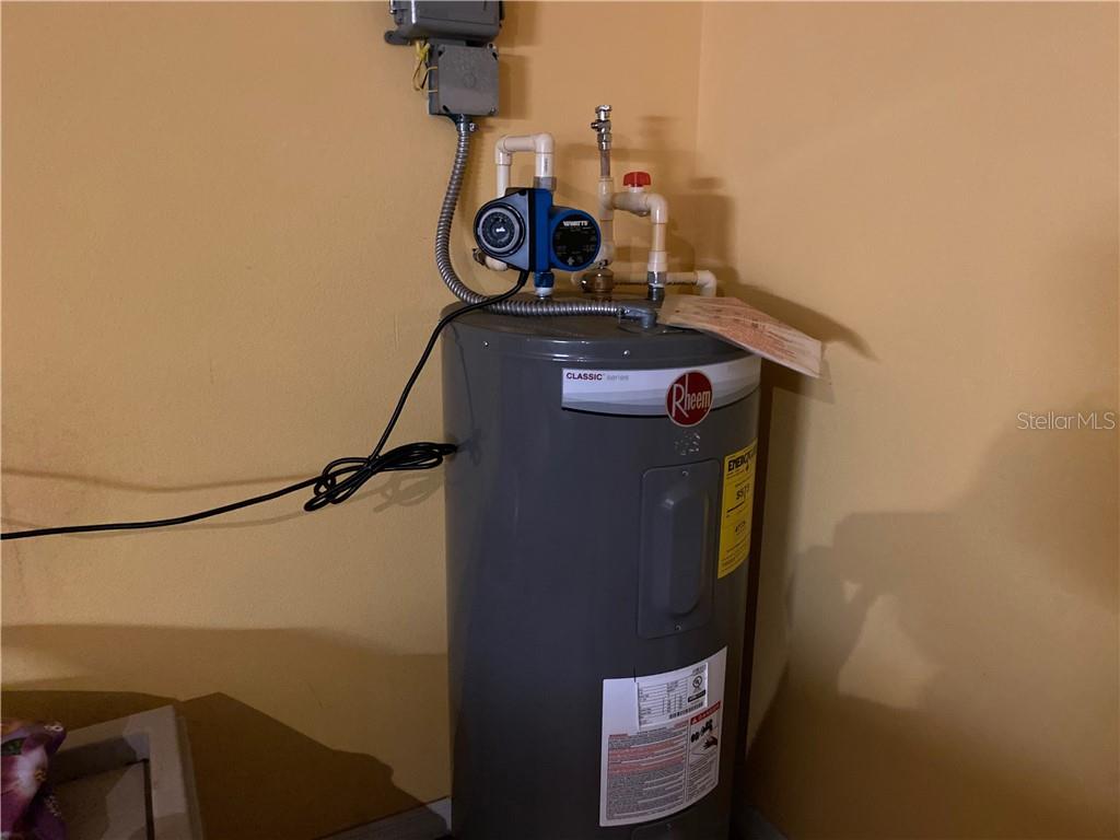 WATER HEATER WITH TIMER