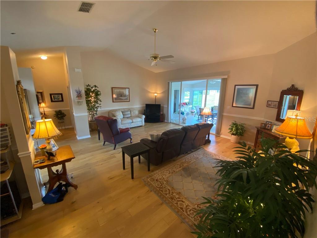 BEAUTIFUL LIVING ROOM WITH COMPLETE WITH CHAIR RAILS, TWO TONED PAINT