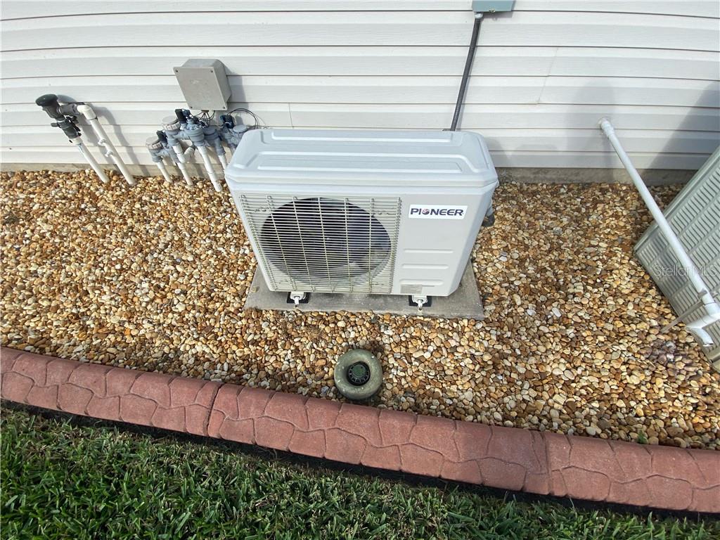 MINI SPLIT UNIT THAT COOLS AND HEATS GARAGE