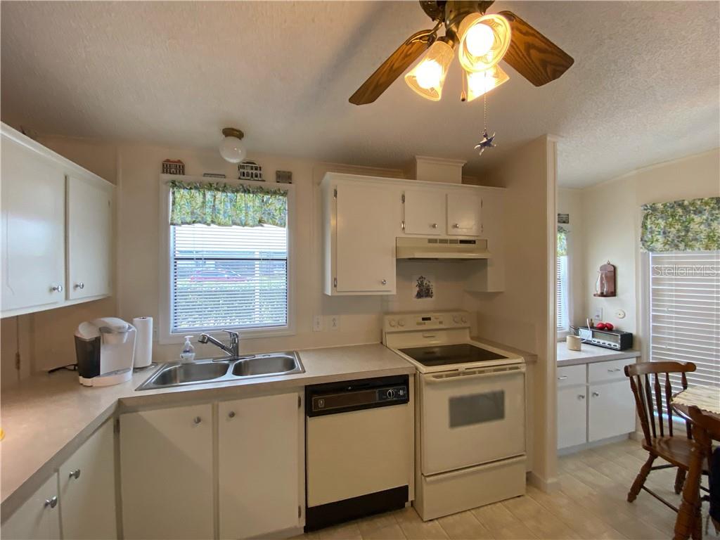 KITCHEN HAS LOTS OF STORAGE