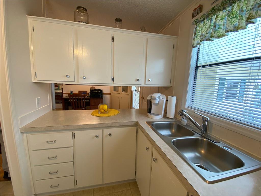 PASS THROUGH TO DINING ROOM