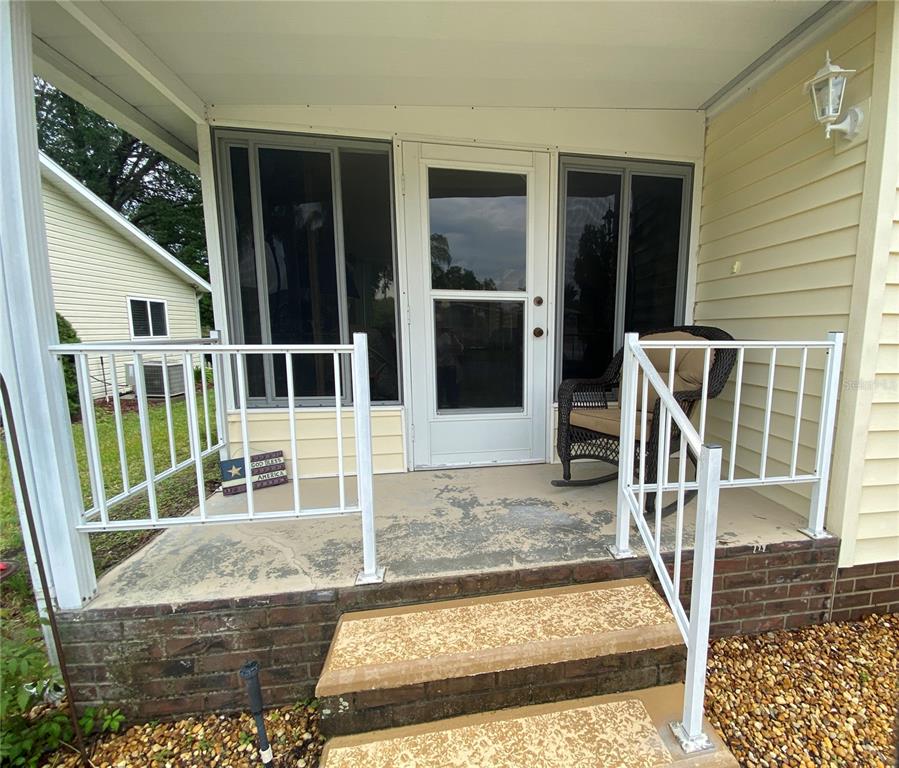 ADORABLE COVERED FRONT PORCH OFF LANAI