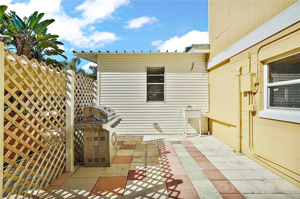 4-burner, all SS Barbeque and sink leaves room for large picnic table