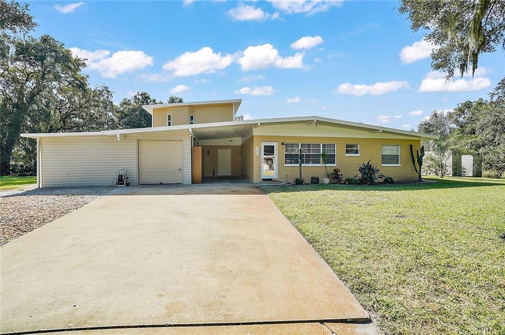 Pullup door to 39'x20' Workshop/Garage. Covered Car Port.