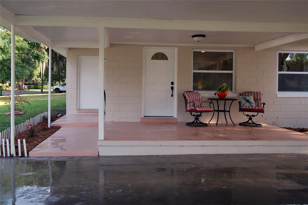 The perfect spot for your first cup of coffee. Enjoy the many birds of Central Florida that visit you daily!