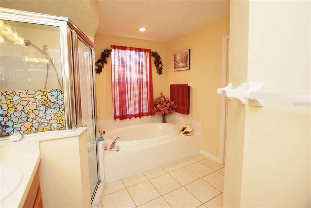 Yearning for a tub to soak in? You've got one in your Master Bath.