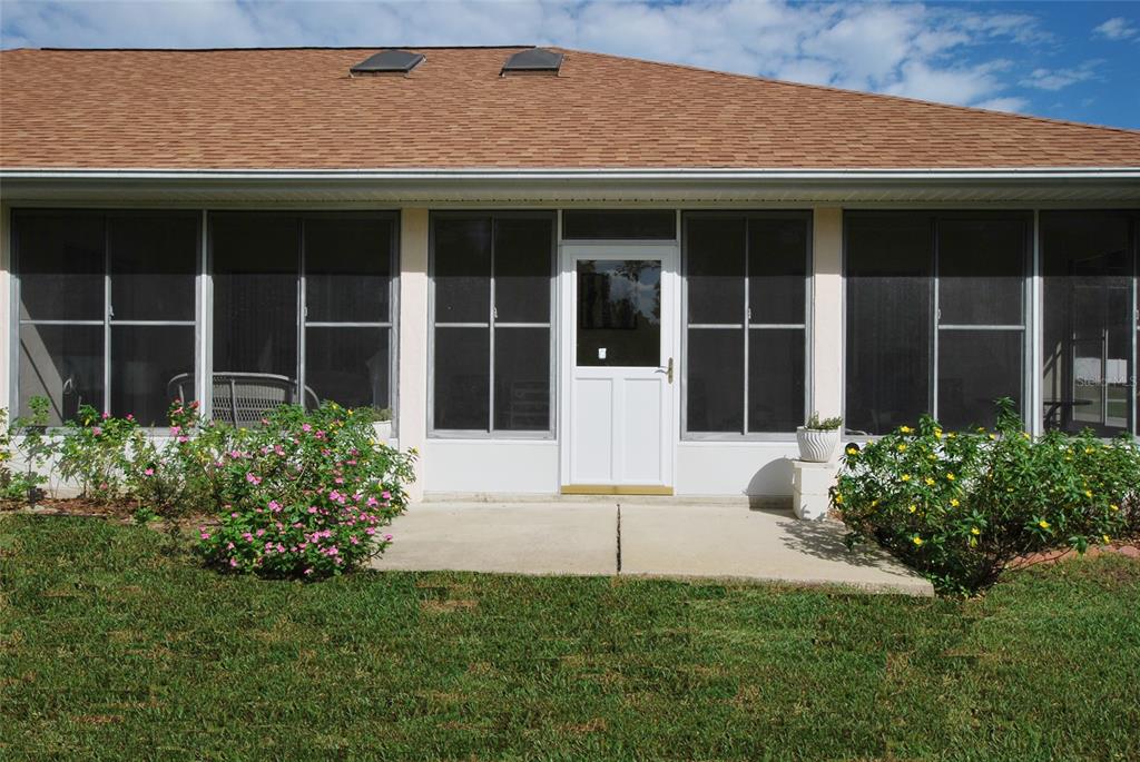 Back entrance to enclosed Lanai.
