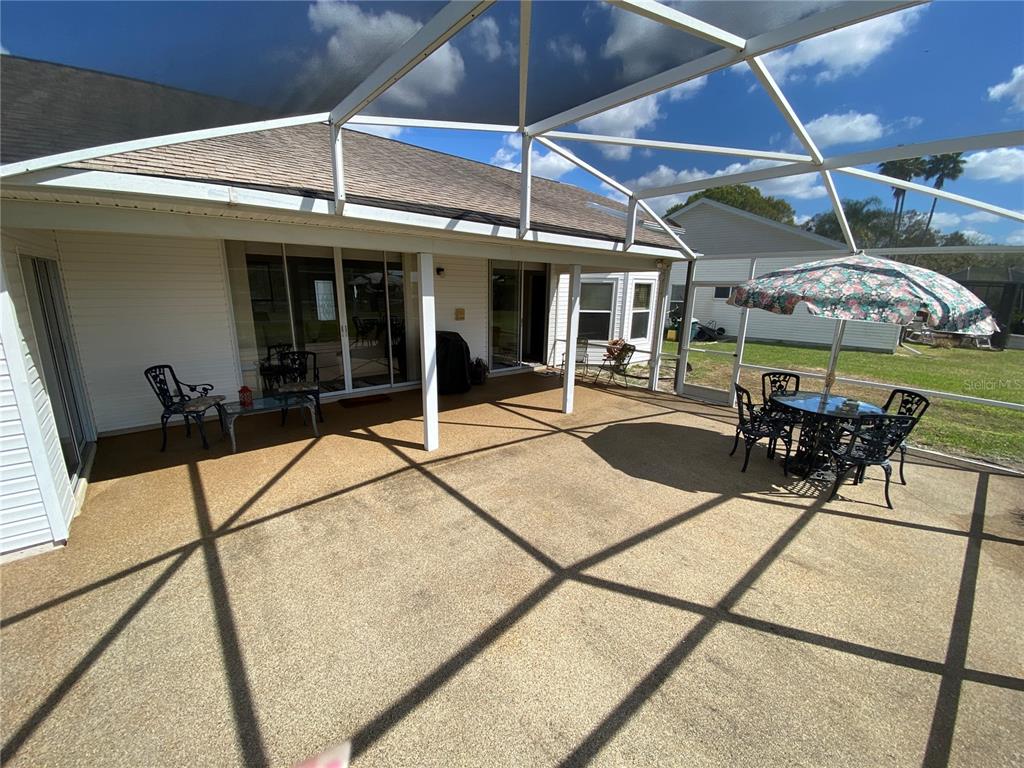 LARGE LANAI AND BIRDCAGE