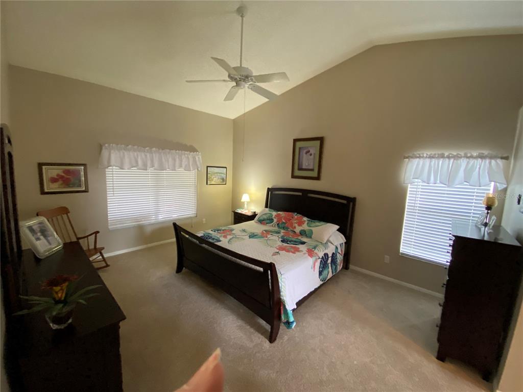 LARGE MASTER BEDROOM