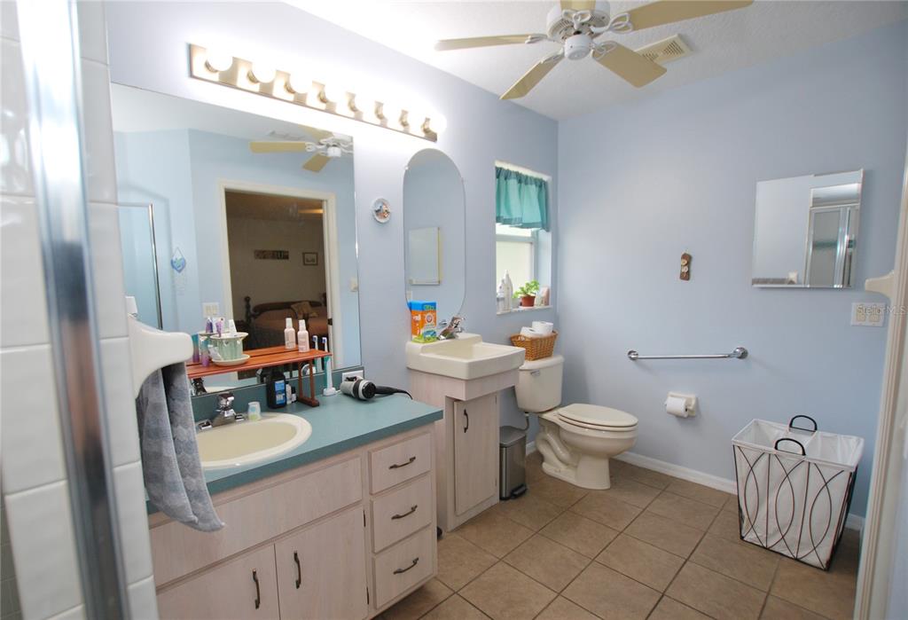 GRANDIOSE MASTER BATHROOM