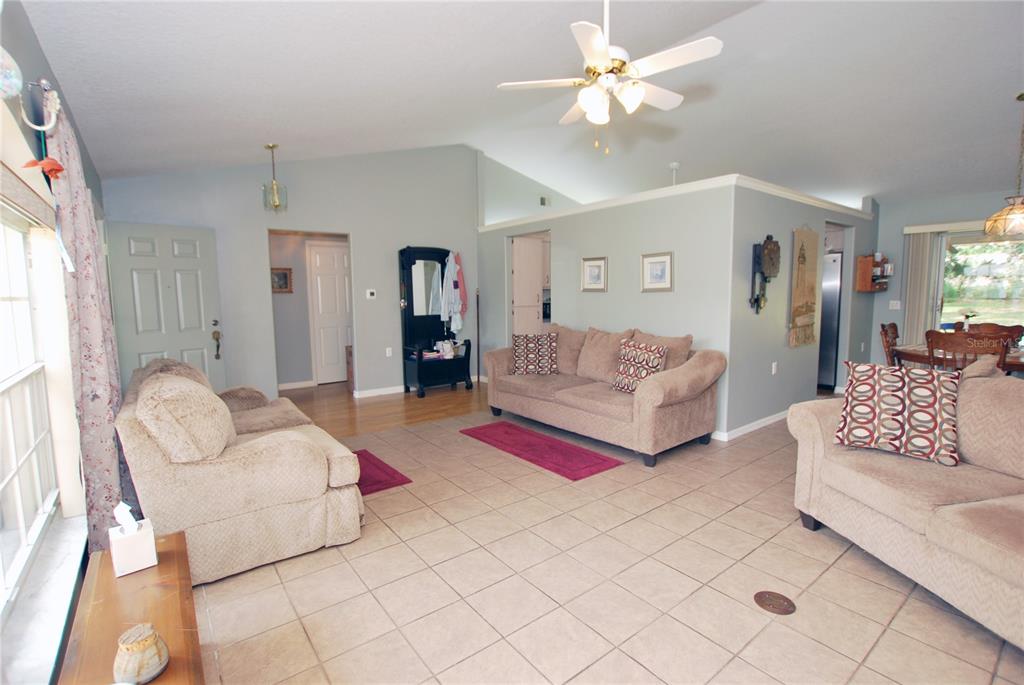 ACCESS TO DINING FROM LIVING ROOM