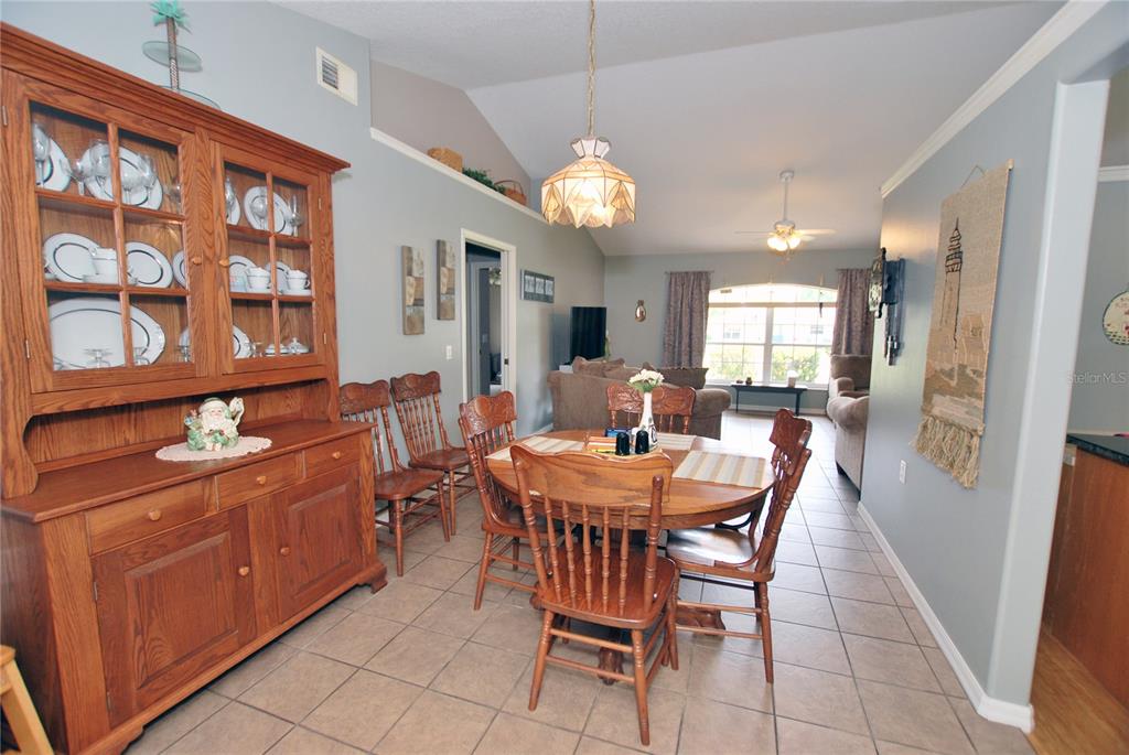 SEPARATE DINING ROOM