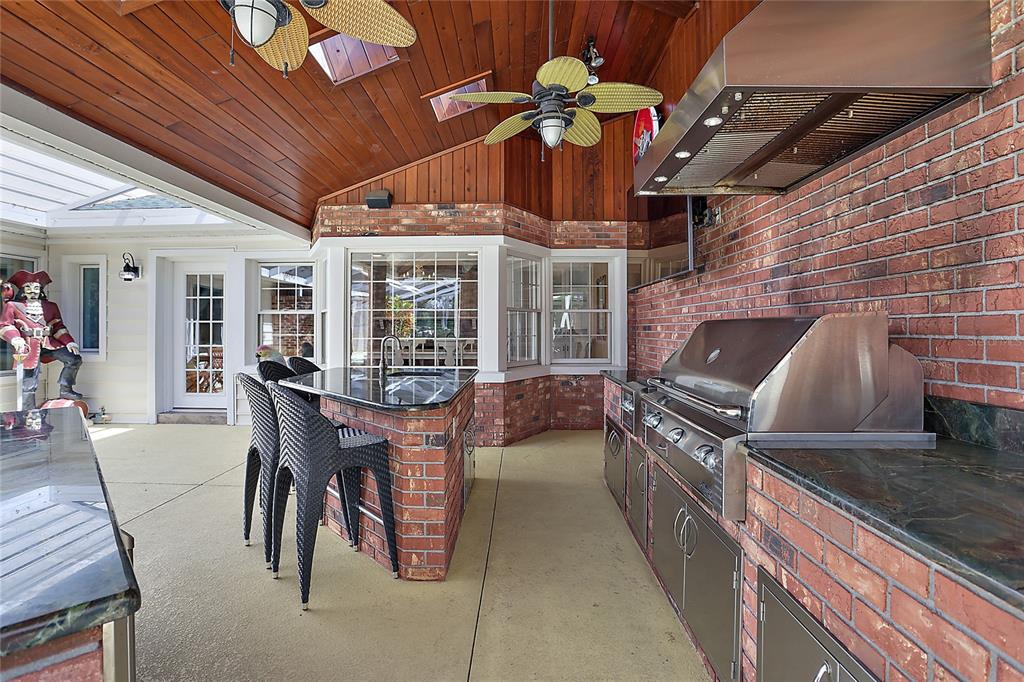 Outdoor Kitchen with AlFresco Appliances
