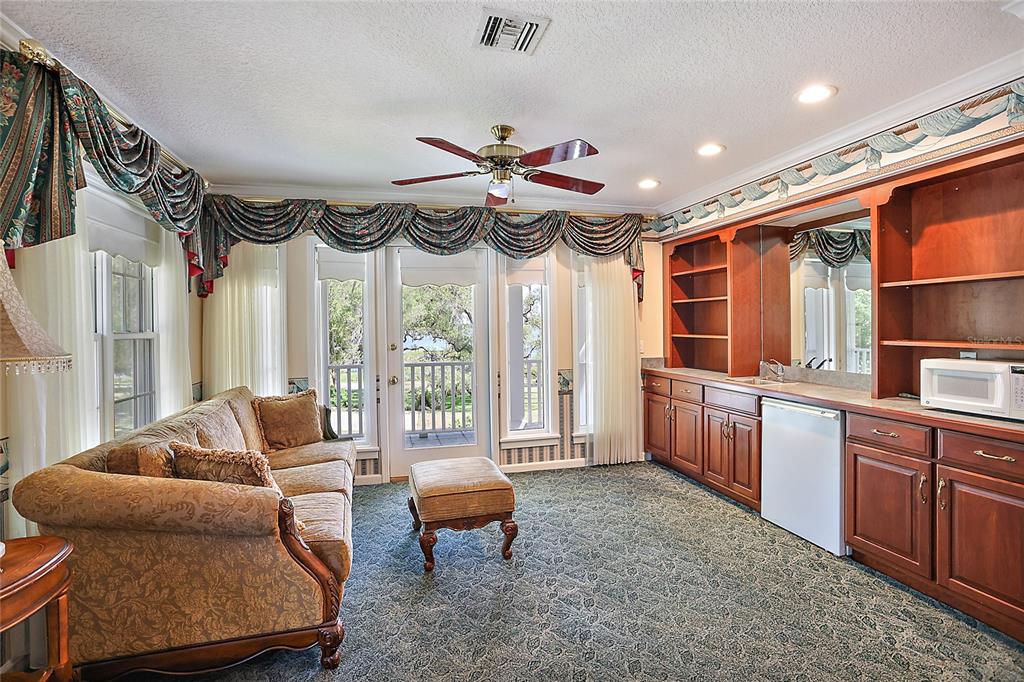 Master Suite Sitting area with Wet bar