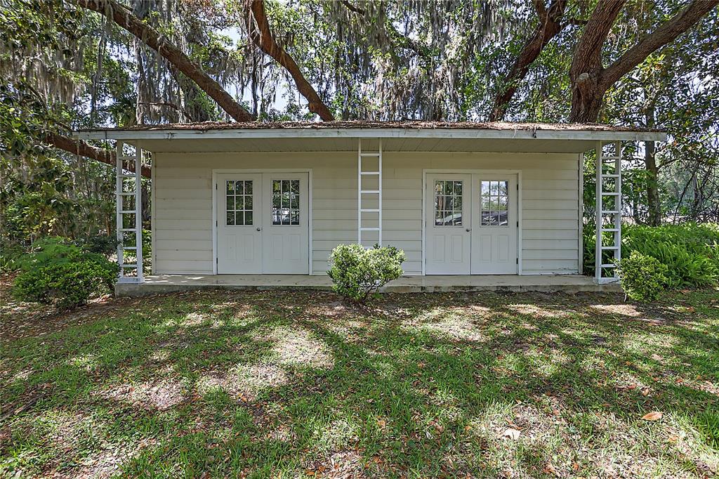 Detached Building with two rooms, 11x11 and 11x15