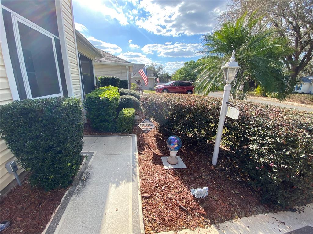 INVITING ENTRANCE WALK