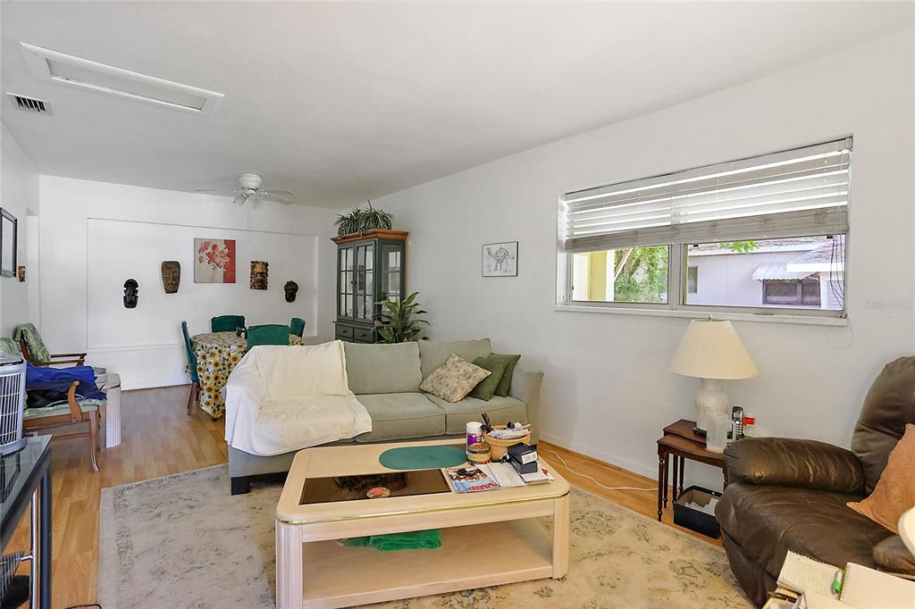 909 Newman, Living Room