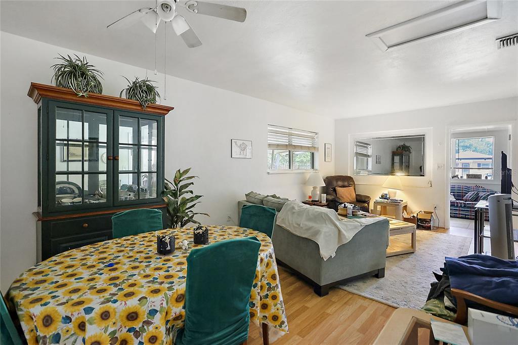 909 Newman, living / dining