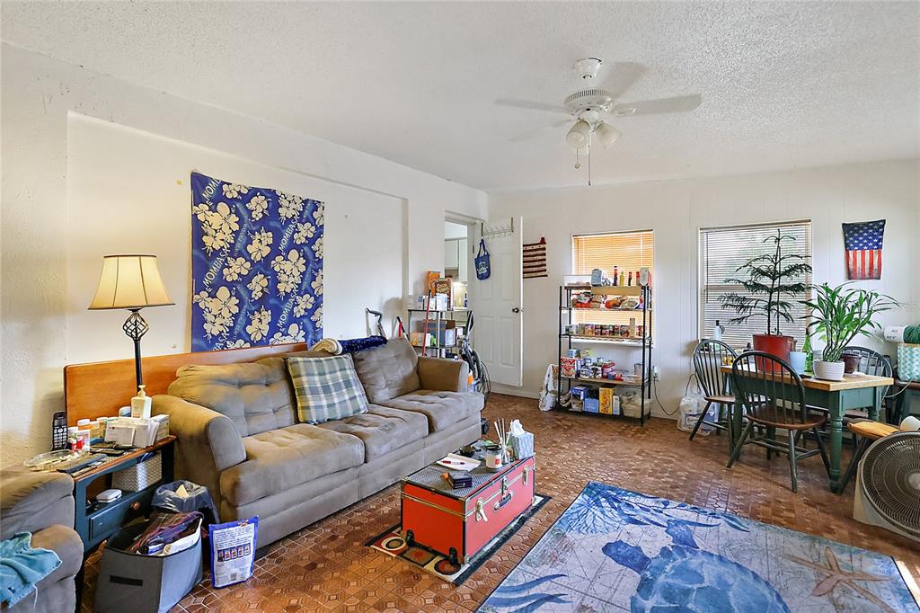 909 Newman, bonus room