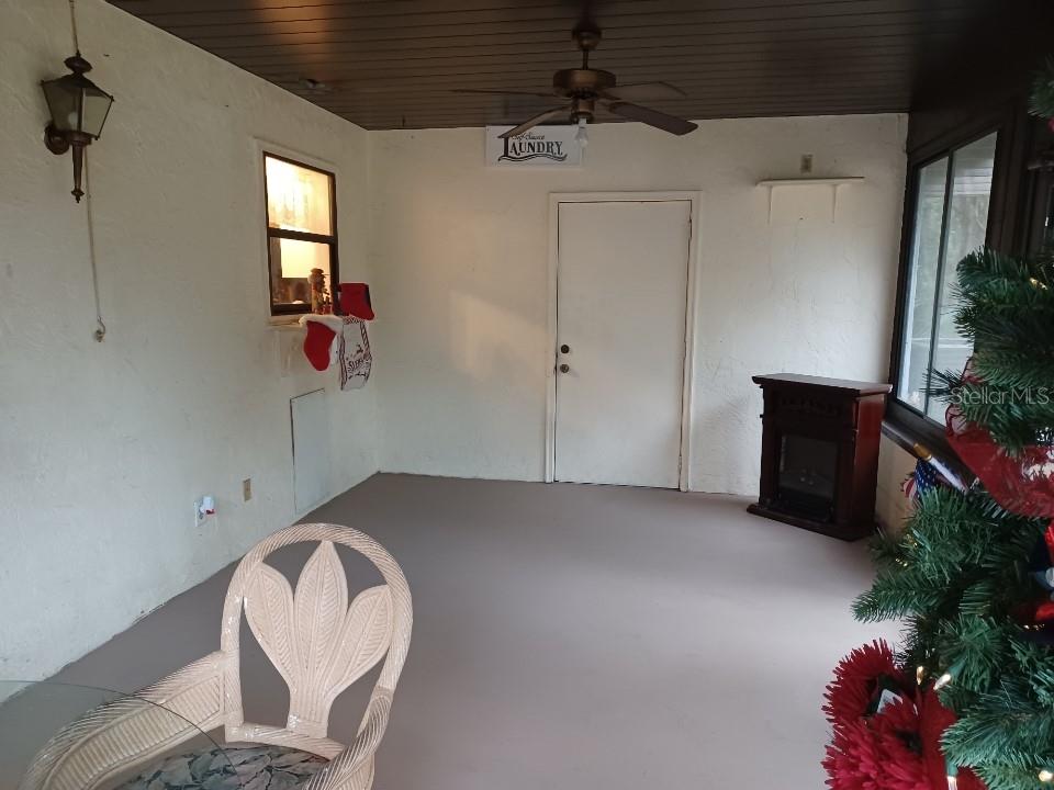 SPACIOUS SCREENED ROOM