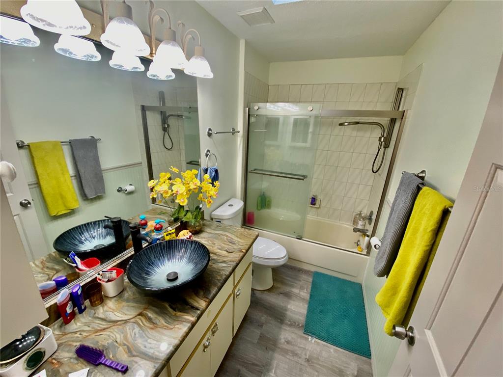 VESSEL SINK IN GUEST BATH