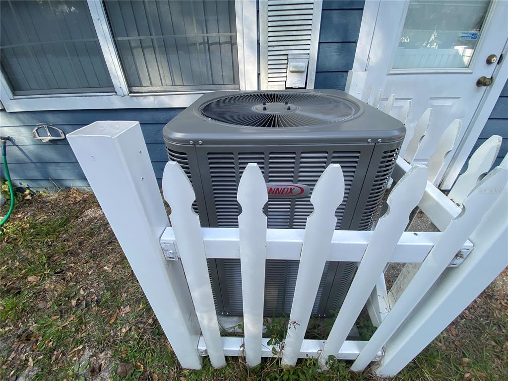 NEW LENNOX AIR CONDITIONER