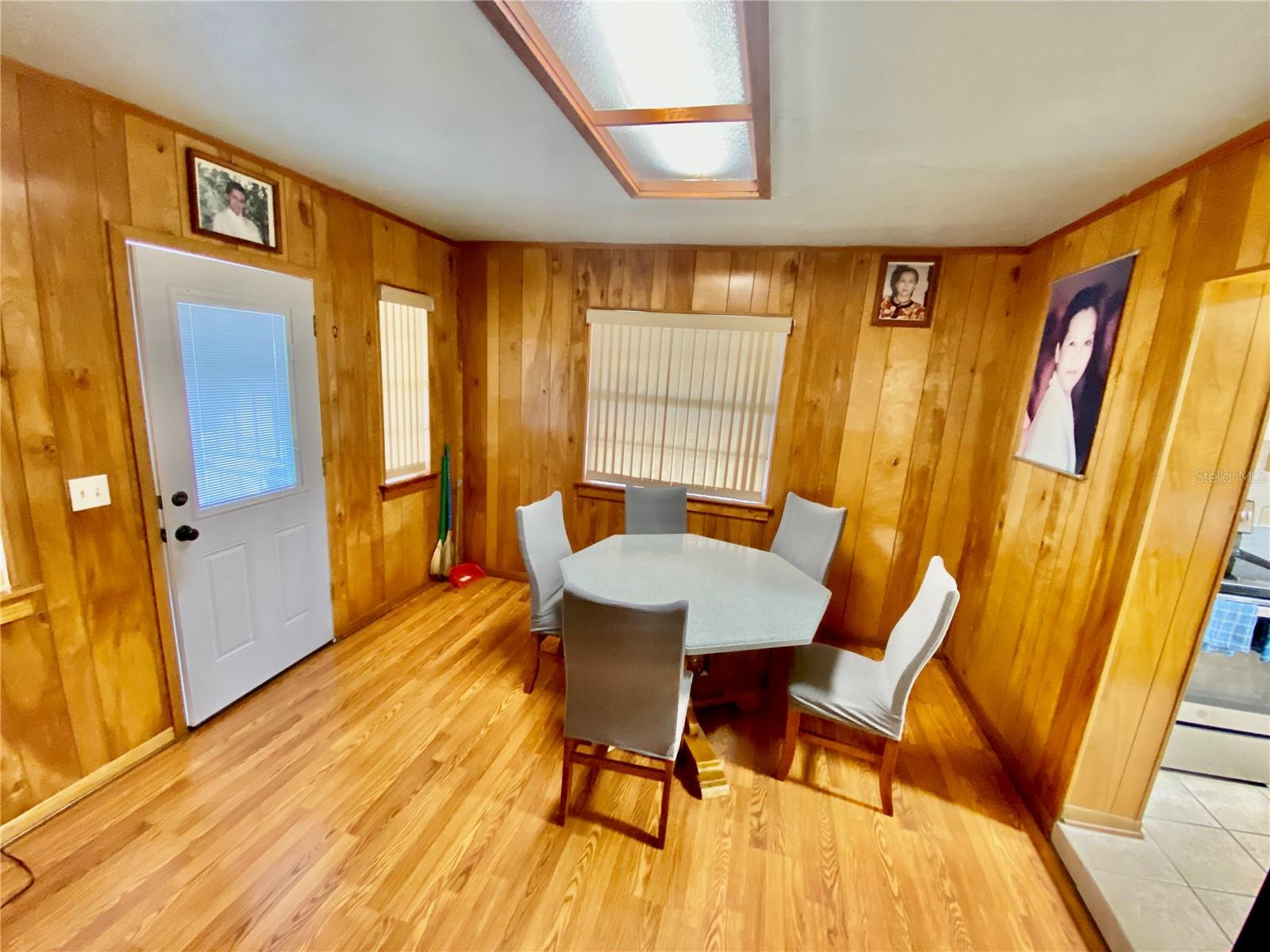 LAMINATE FLOORING IN DINING ROOM
