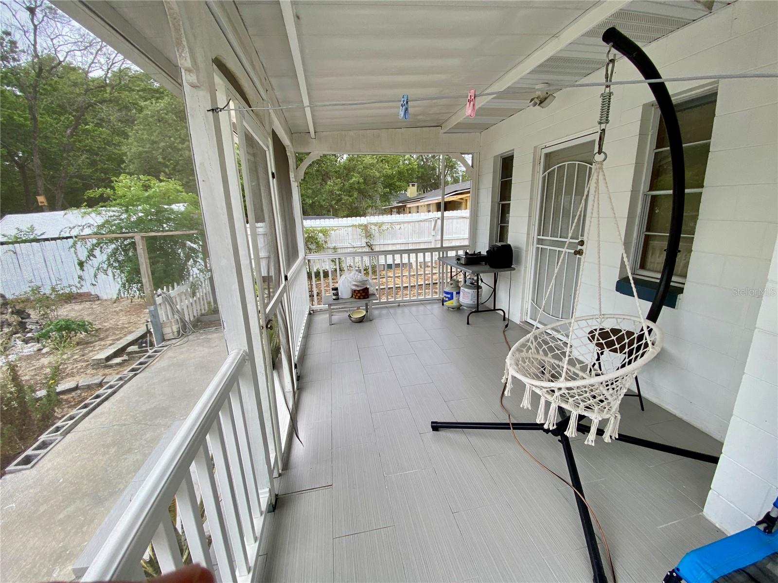 LARGE SCREENED IN BACK PORCH