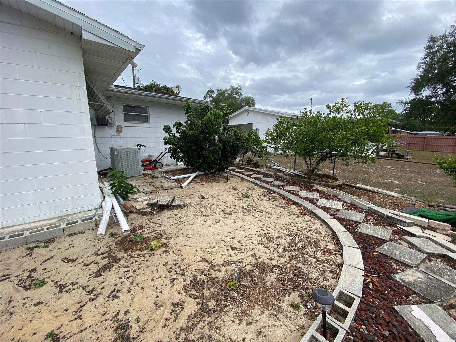 PATHWAY AROUND SIDE TO GOING INTO CAR PORT