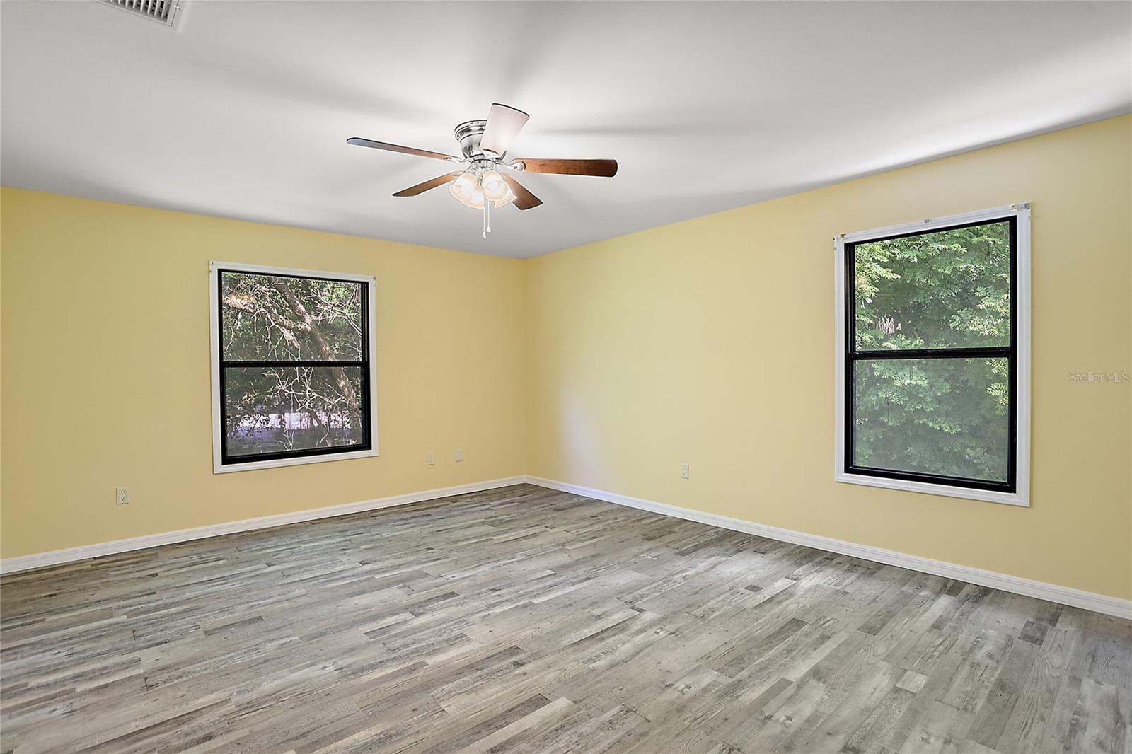 Upstairs office 4 / BR